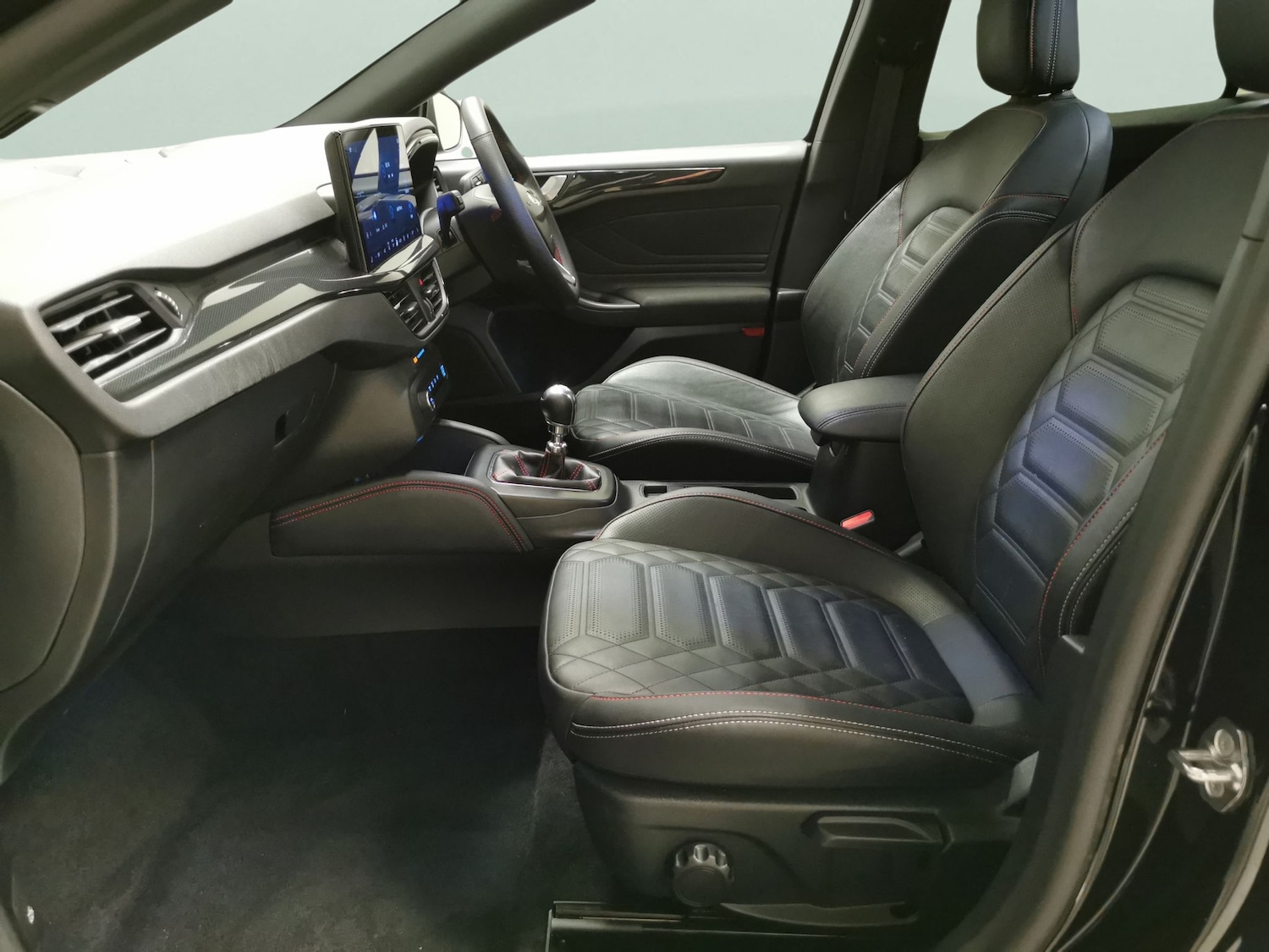 Used Ford Focus 2023 for sale - 76518362: Photo 4