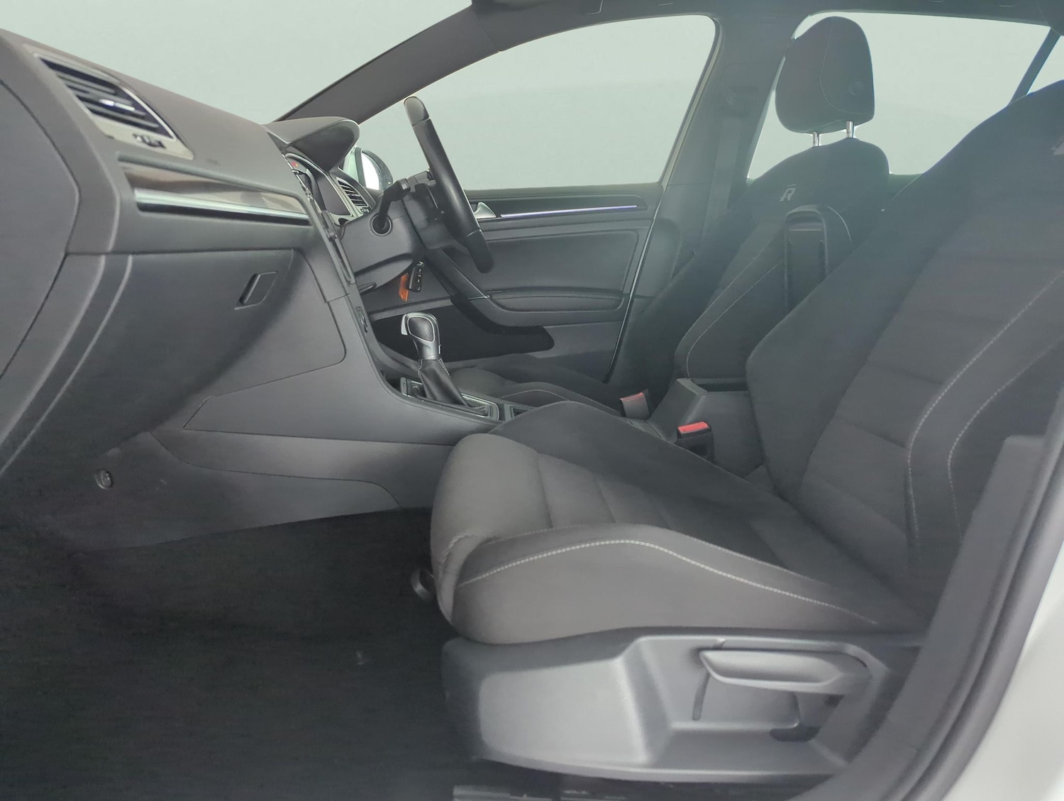 Used Volkswagen Golf 2019 for sale - 77347499: Photo 4