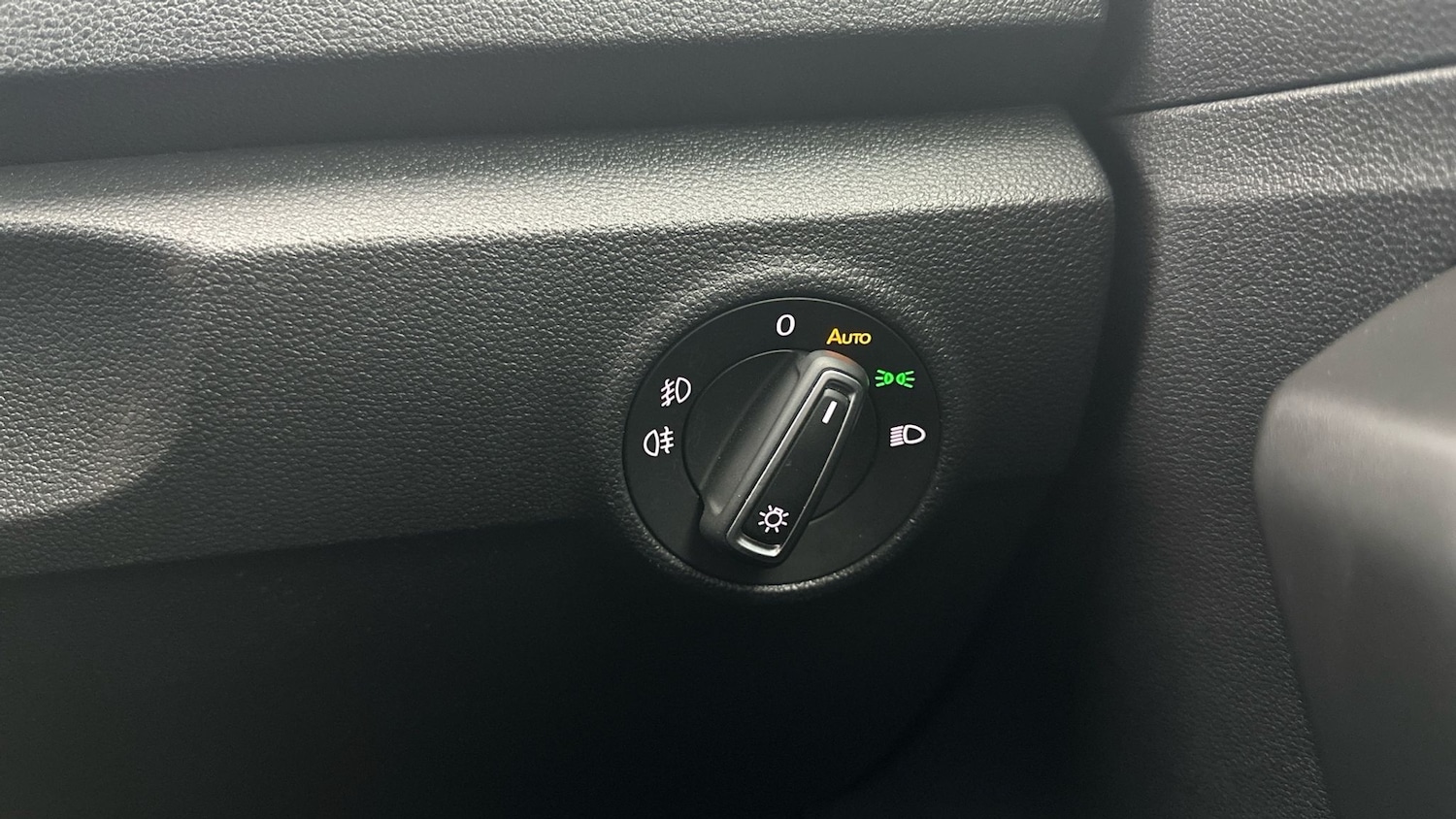 Used Volkswagen T-Roc 2019 for sale - 76971727: Photo 26