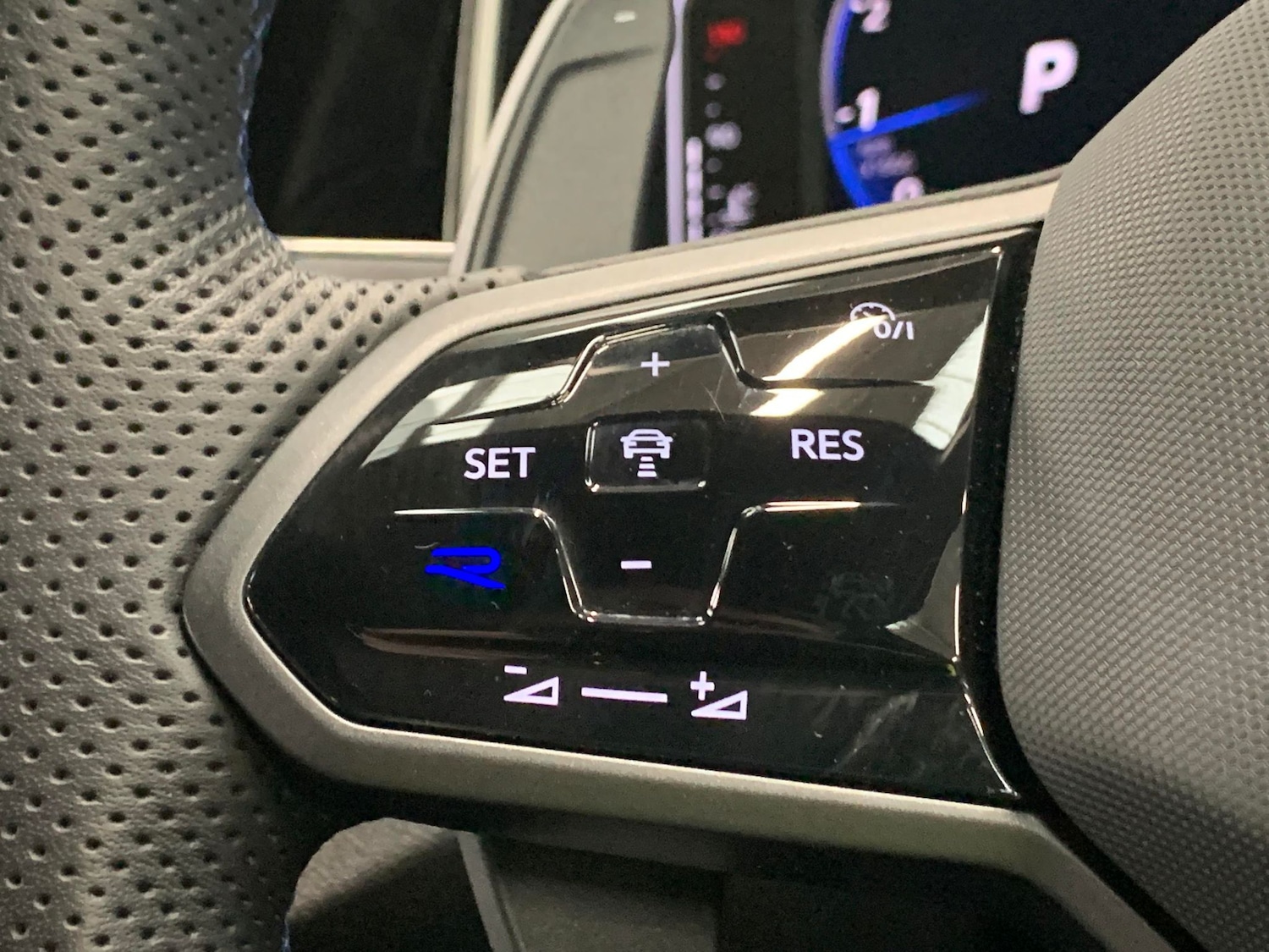 Used Volkswagen T-Roc 2023 for sale - 77208050: Photo 21