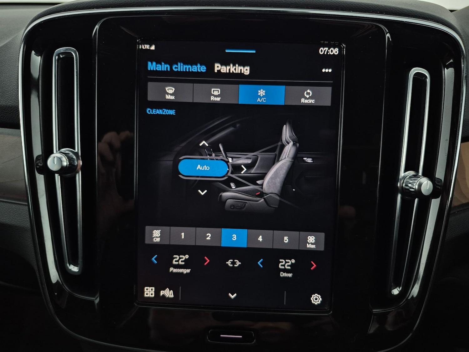 Used Volvo XC40 2023 for sale - 78075101: Photo 18