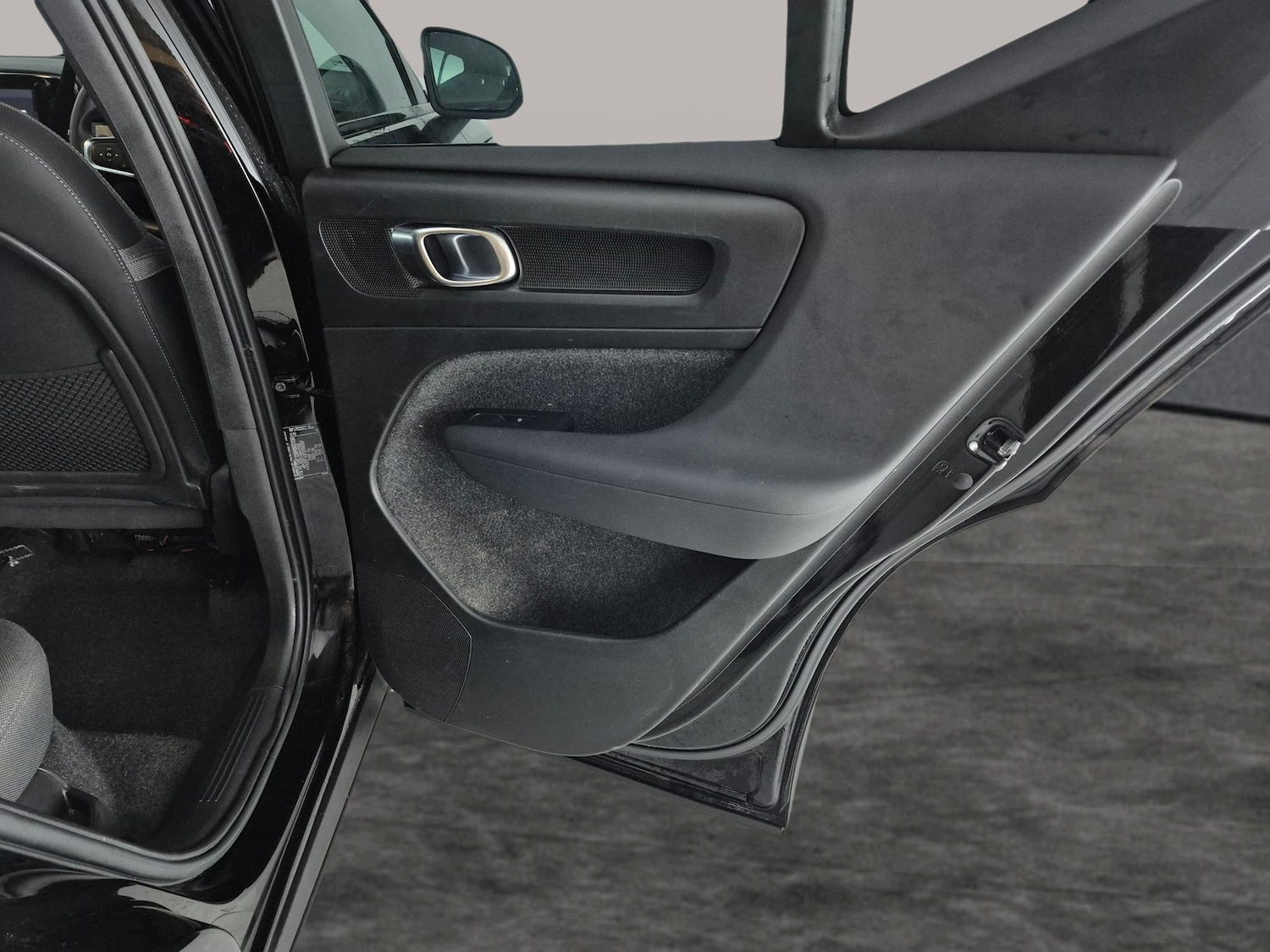 Used Volvo XC40 2023 for sale - 78075101: Photo 28