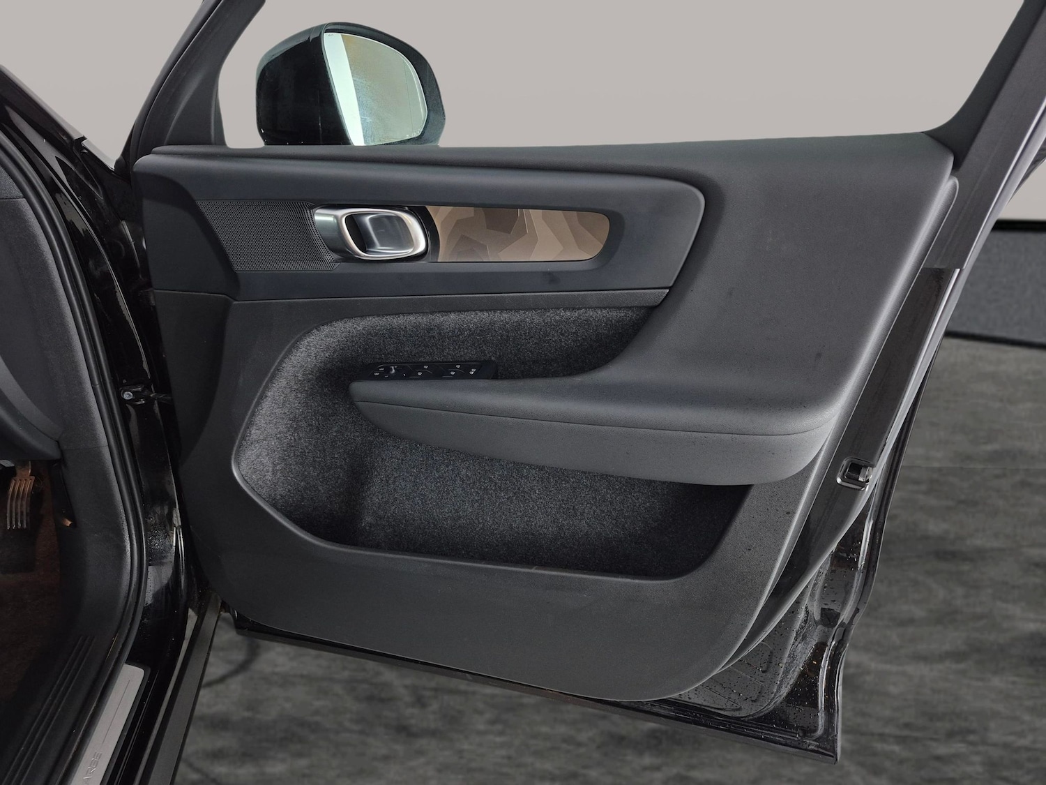 Used Volvo XC40 2023 for sale - 78075101: Photo 29