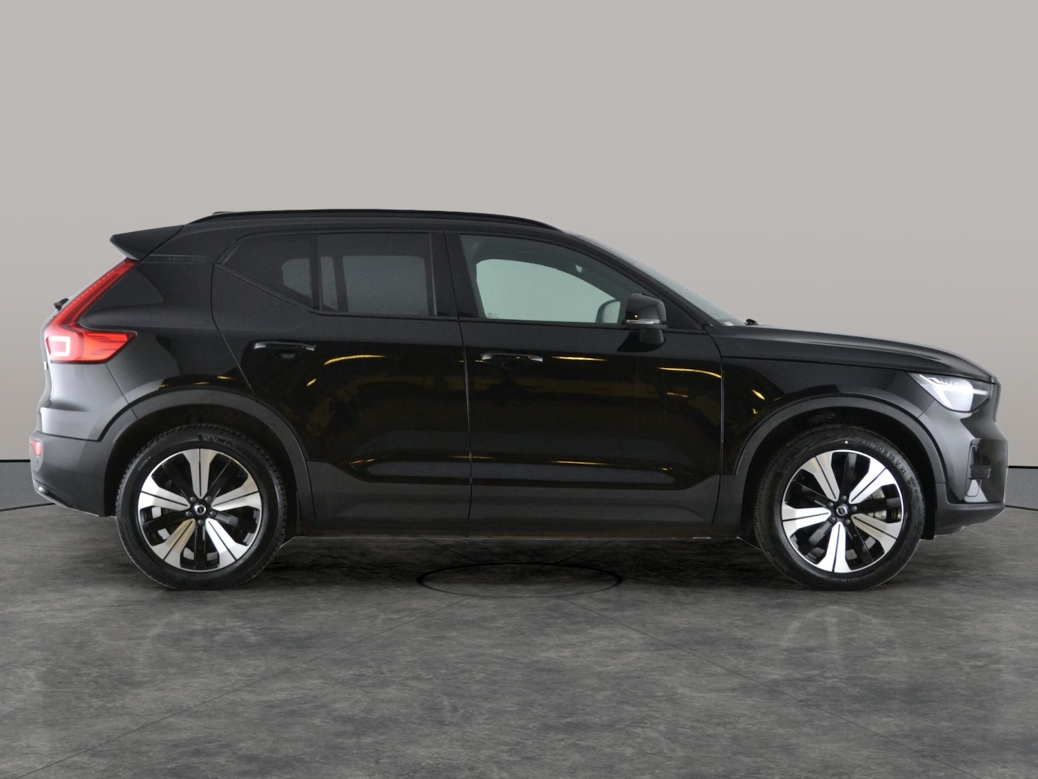 Used Volvo XC40 2023 for sale - 78075101: Photo 9