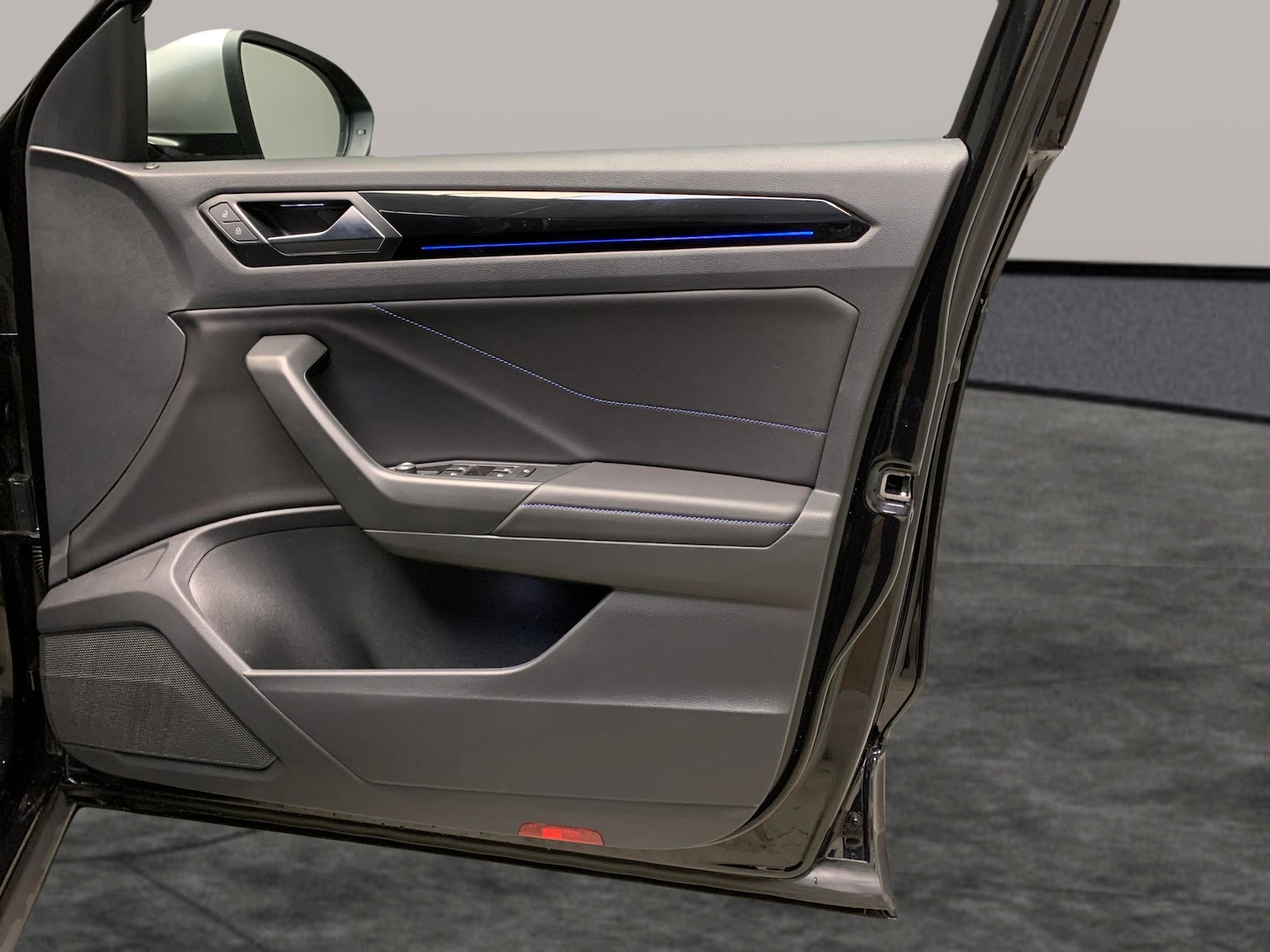 Used Volkswagen T-Roc 2023 for sale - 76895064: Photo 33