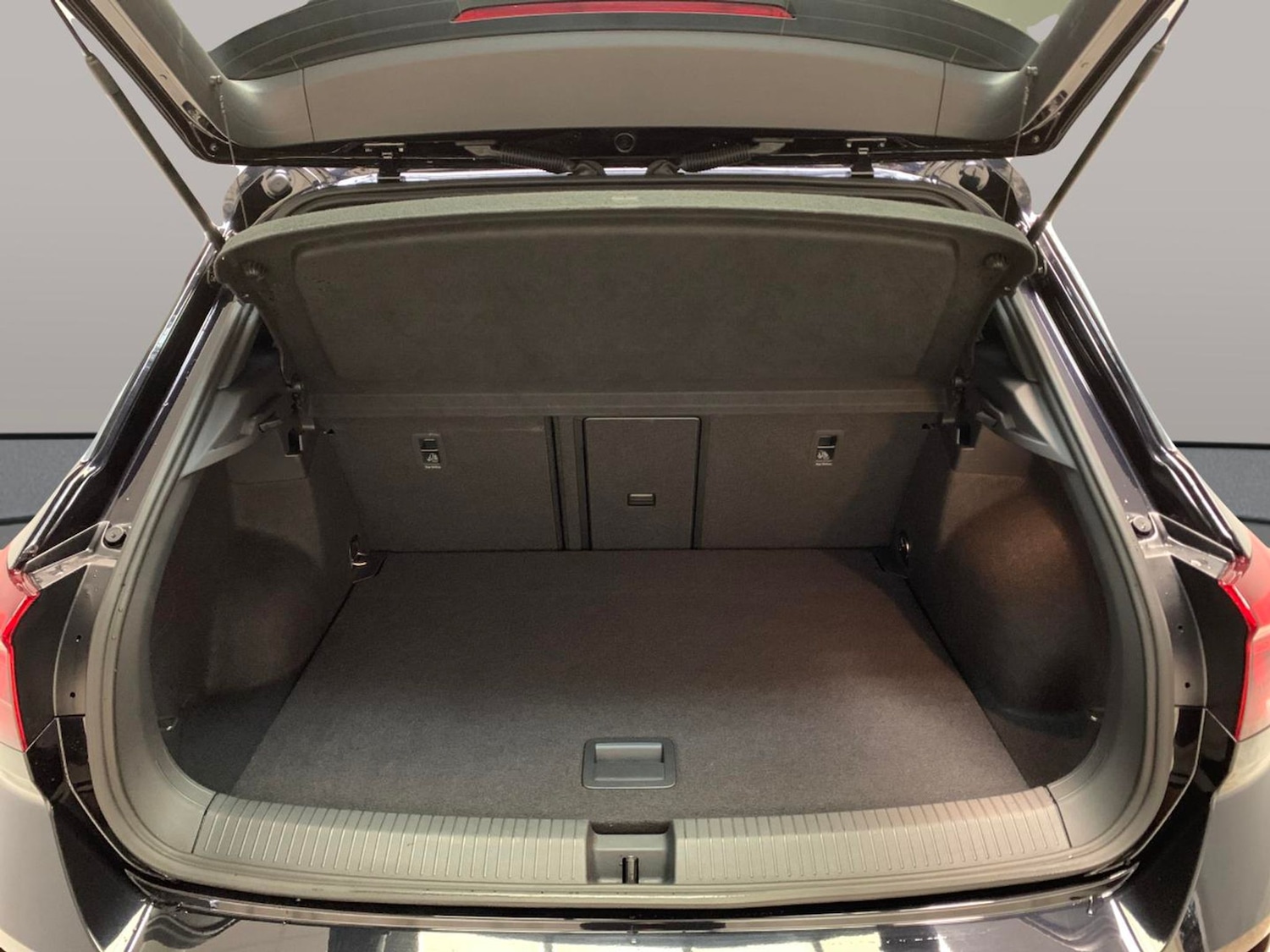 Used Volkswagen T-Roc 2023 for sale - 76895064: Photo 36