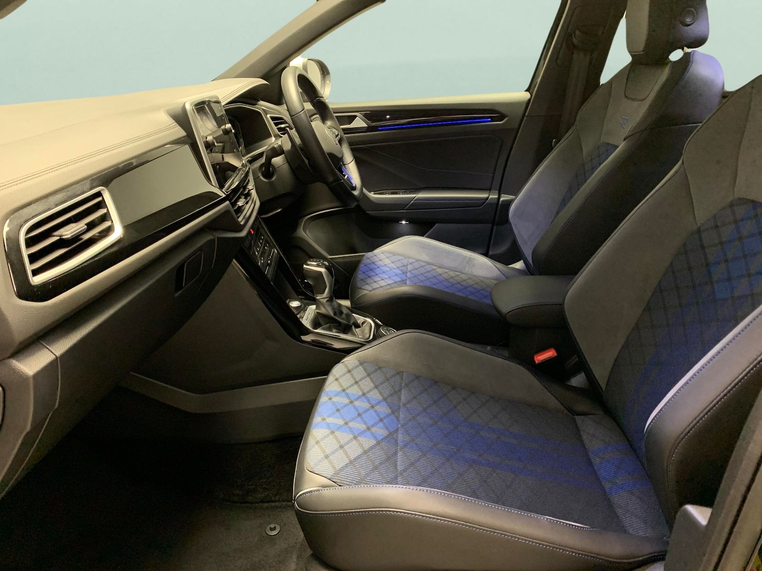 Used Volkswagen T-Roc 2023 for sale - 76895064: Photo 4