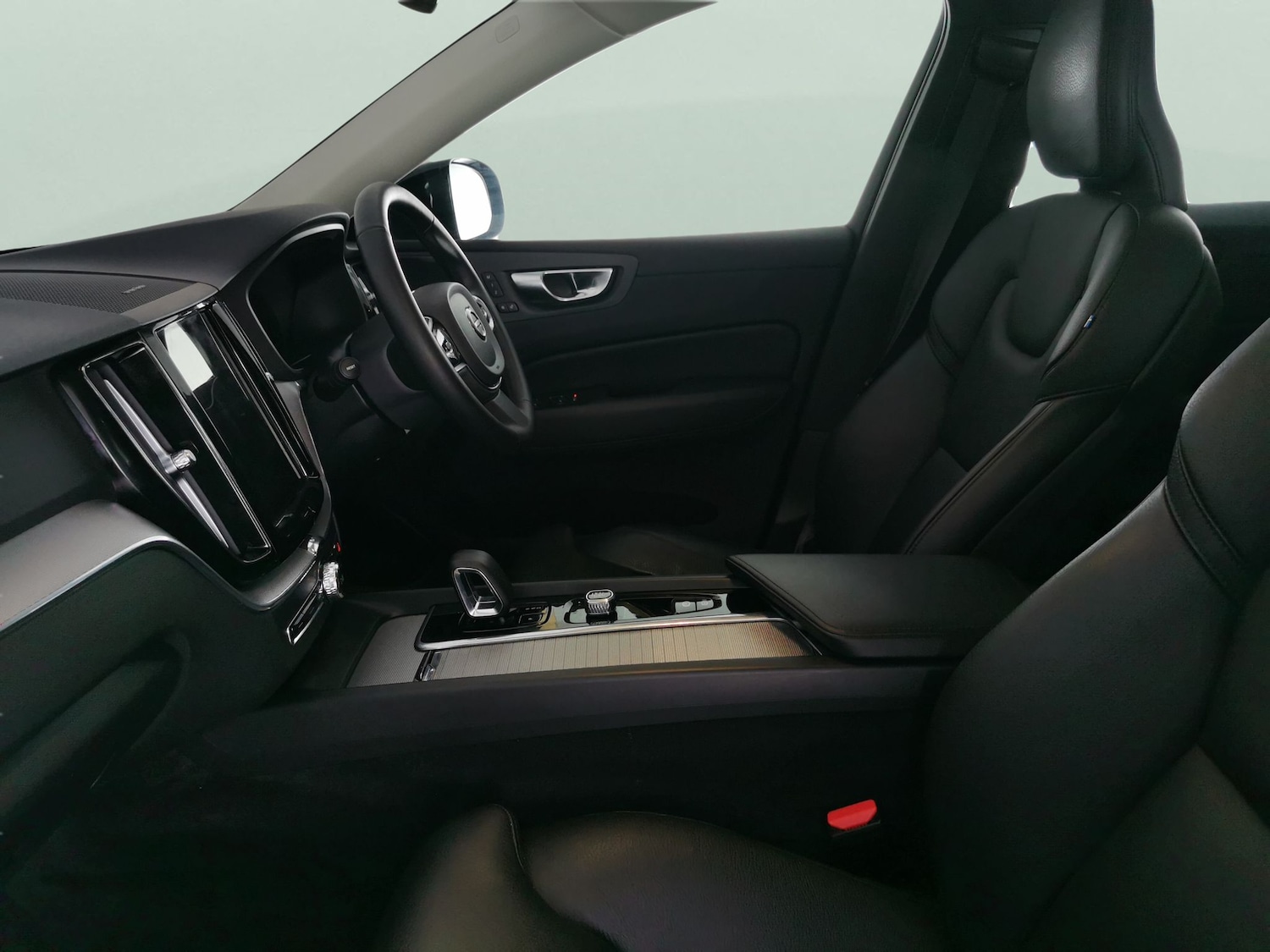 Used Volvo XC60 2022 for sale - 77170911: Photo 4