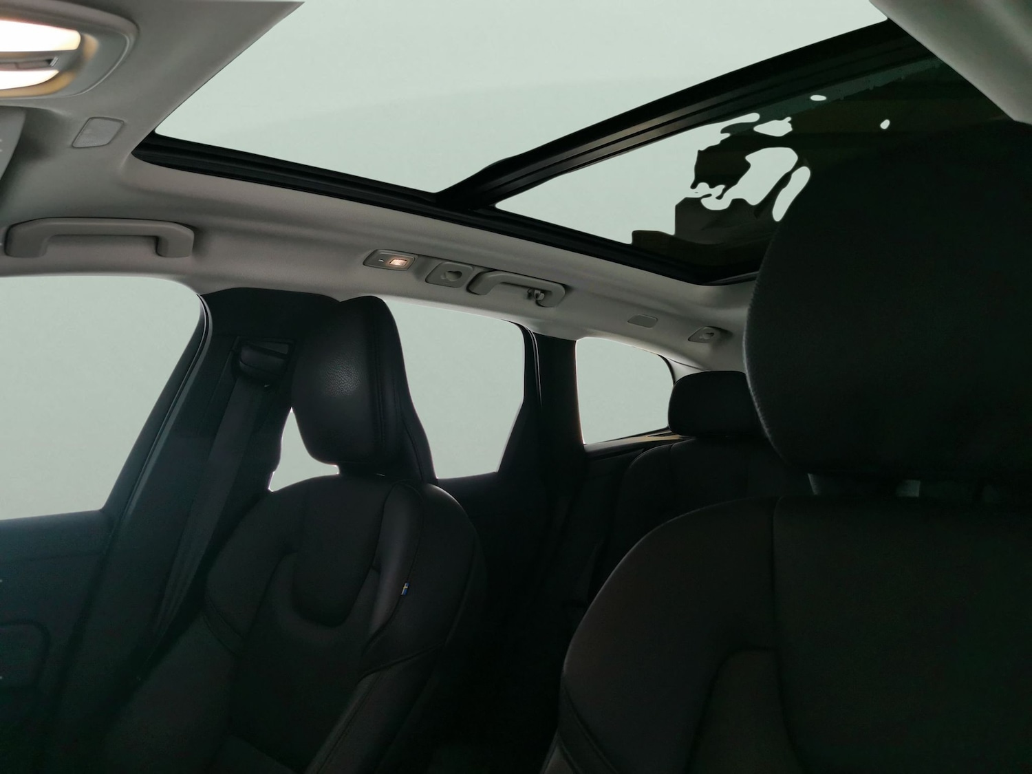 Used Volvo XC60 2022 for sale - 77170911: Photo 5