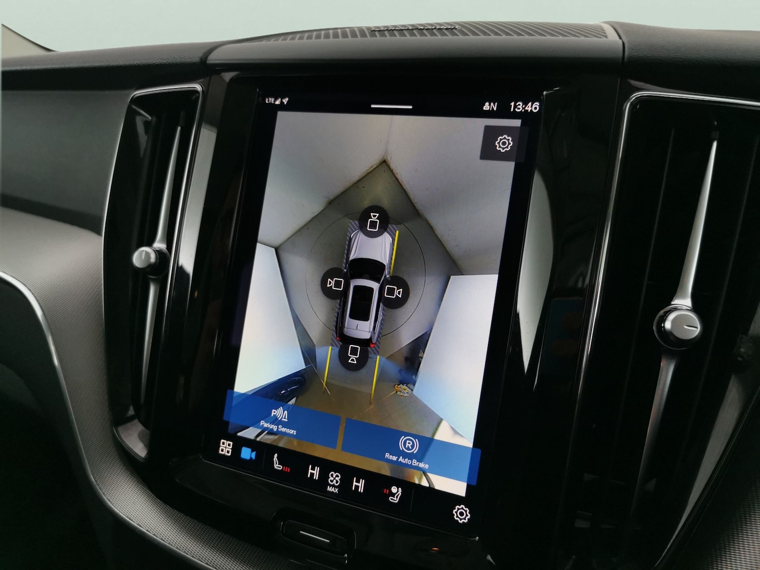 Used Volvo XC60 2022 for sale - 77170911: Photo 8