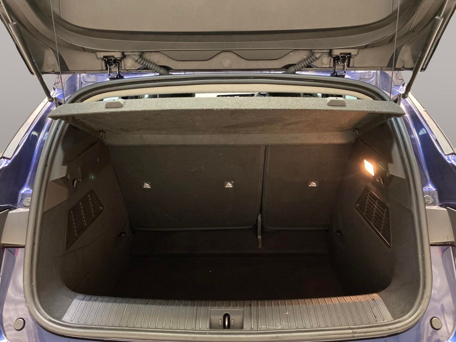 Used Renault Megane E Tech 2023 for sale - 77942570: Photo 33