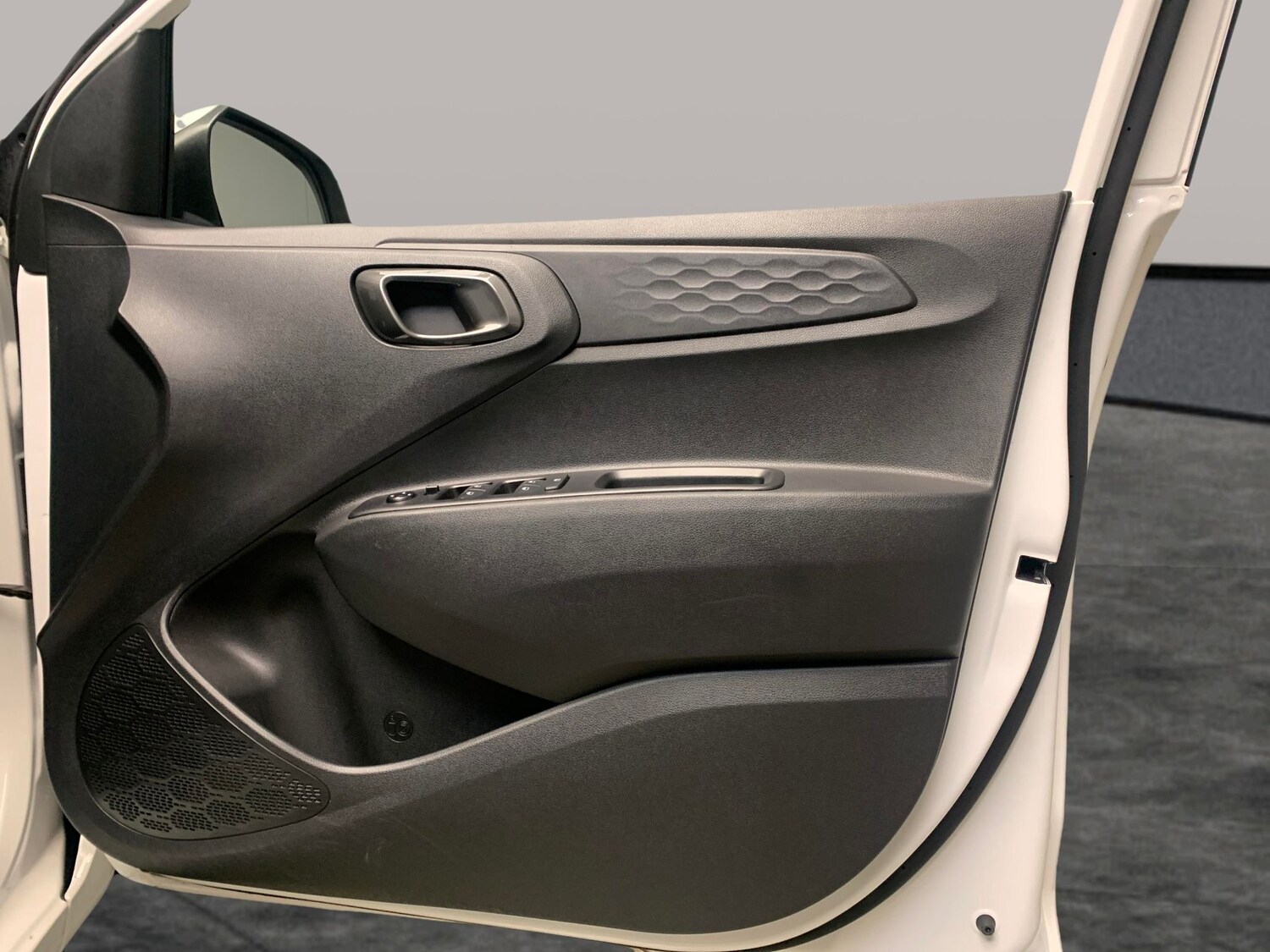 Used Hyundai i10 2023 for sale - 77579329: Photo 28