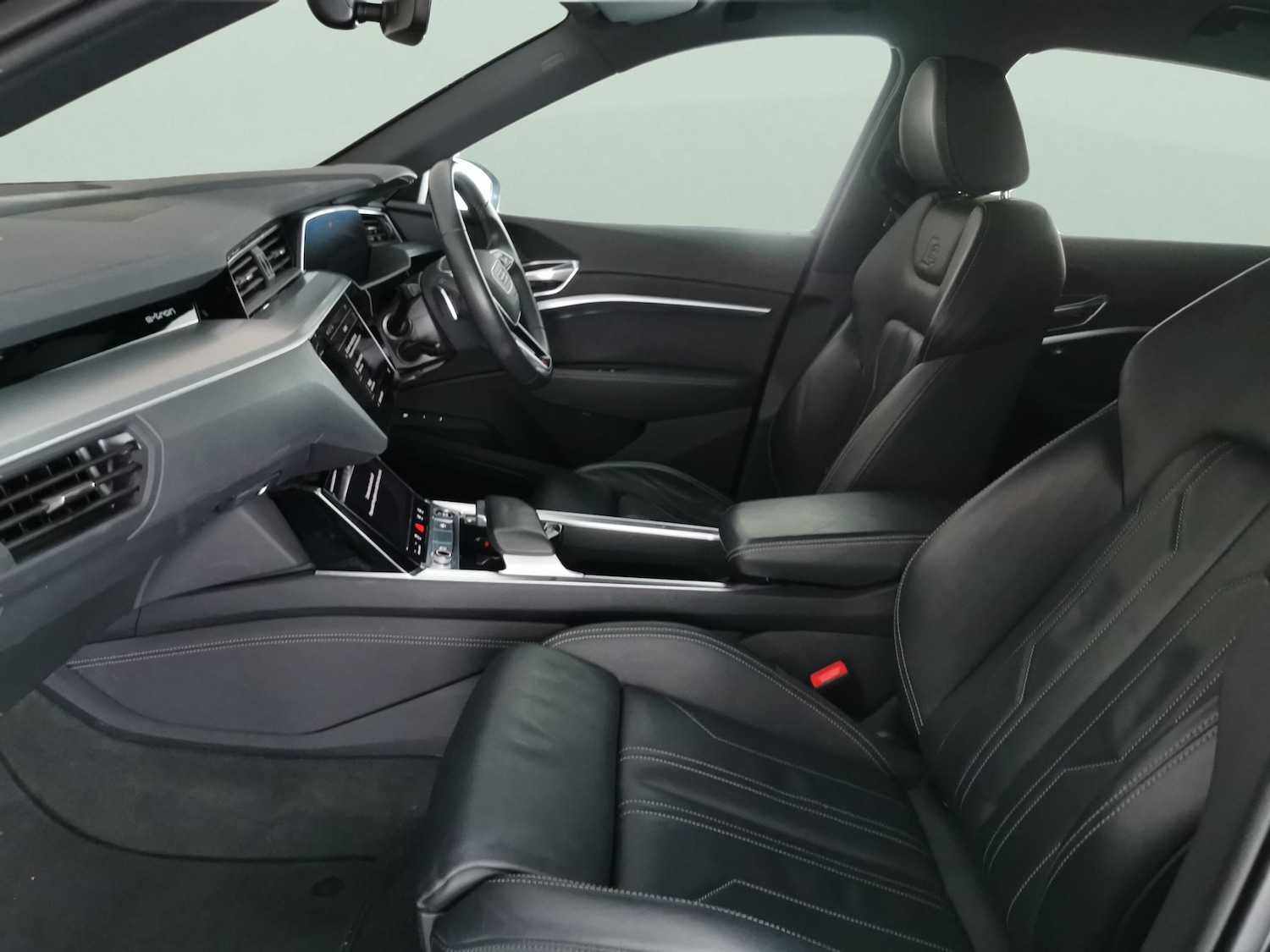 Used Audi e-tron 2023 for sale - 77272058: Photo 4