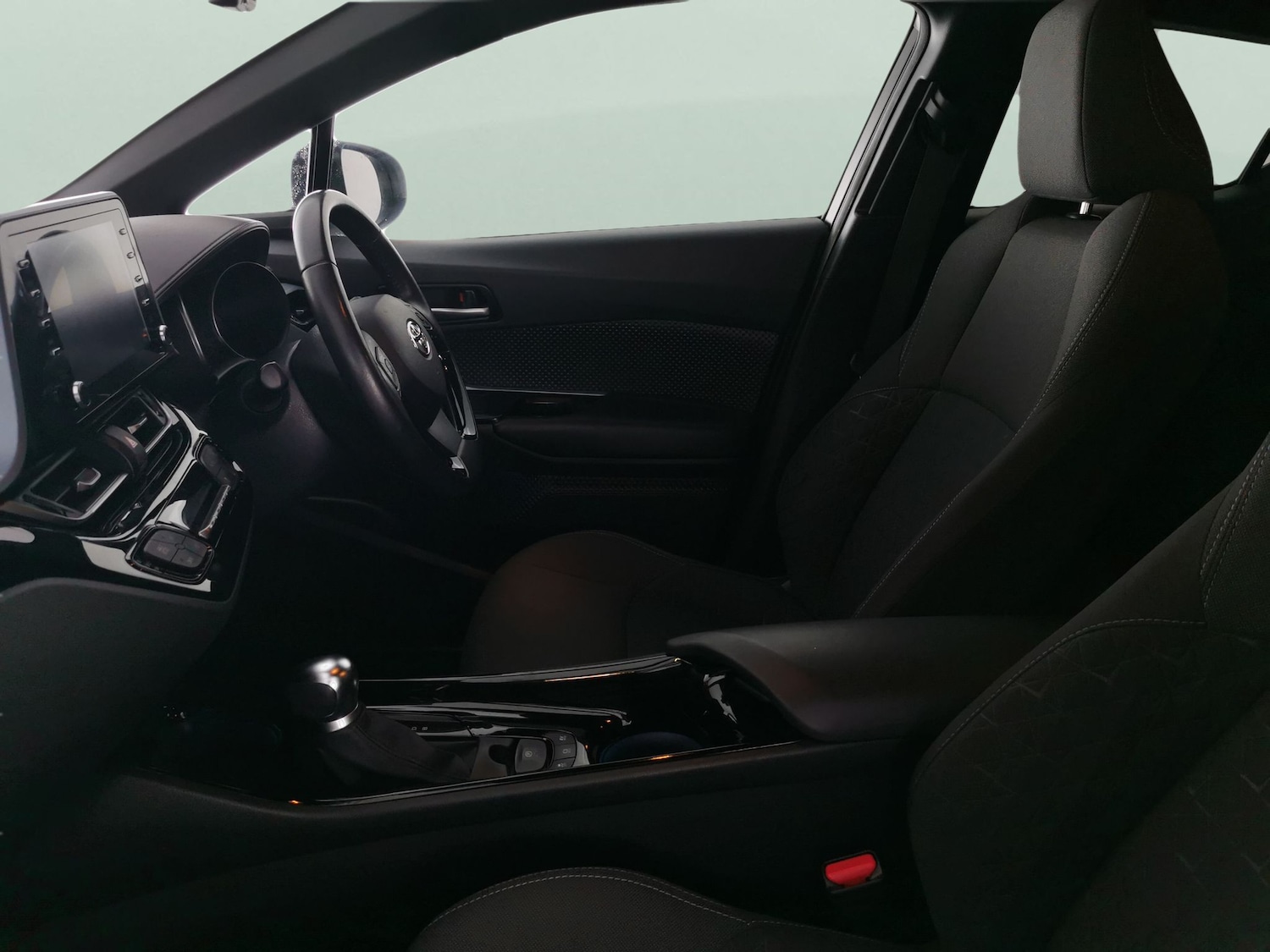 Used Toyota C-HR 2020 for sale - 77650920: Photo 4