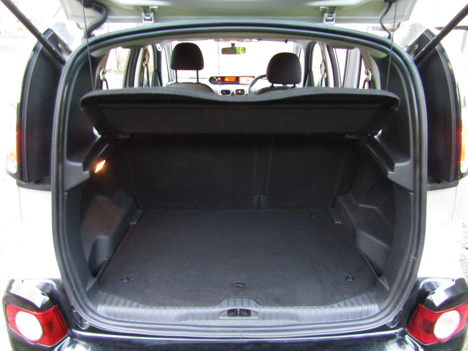 Used Citroen C3 Picasso 2015 for sale - 76995230: Photo 10