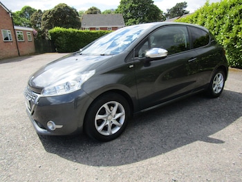 Used Peugeot 208 2015 for sale - 78539152: Photo