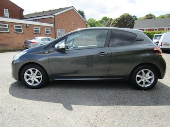 Used Peugeot 208 2015 for sale - 78539152: Photo