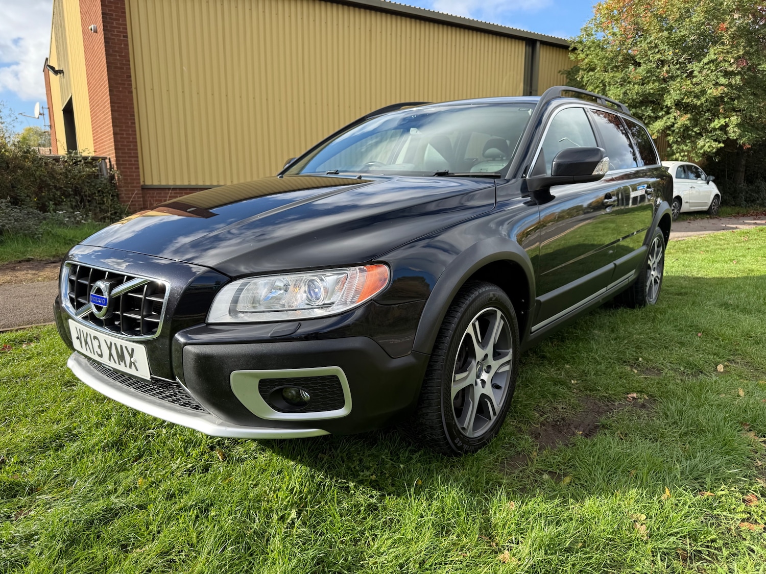 Used Volvo XC70 2013 for sale - 76344330: Photo 2
