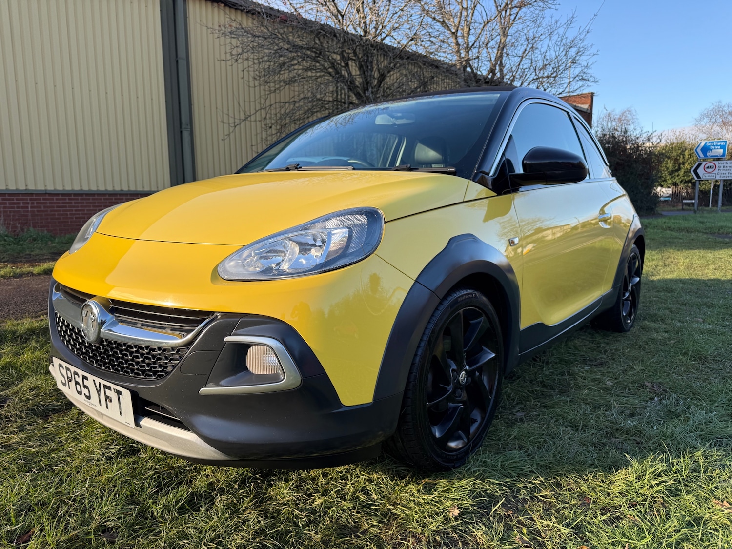 Used Vauxhall ADAM 2015 for sale - 76757374: Photo 2