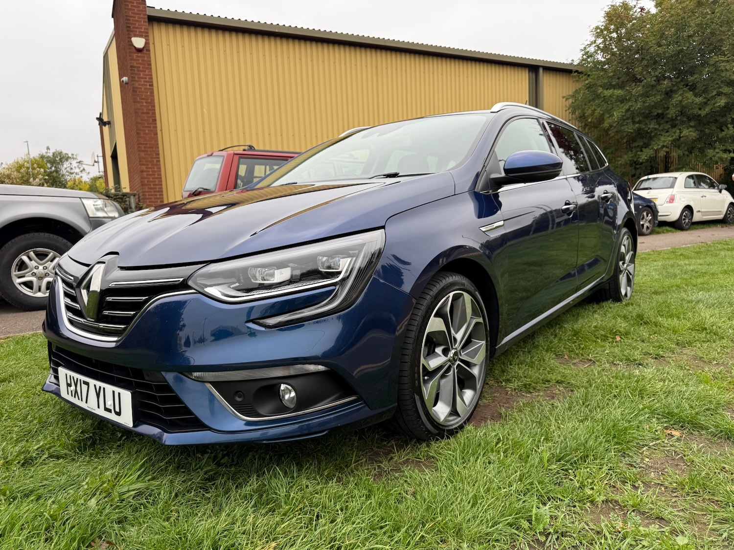 Used Renault Megane 2017 for sale - 76236441: Photo 2