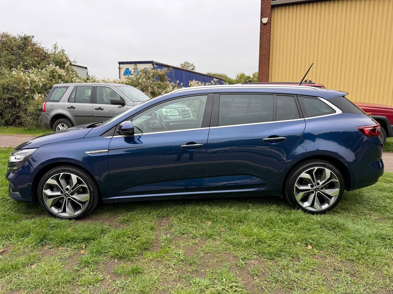Used Renault Megane 2017 for sale - 76236441: Photo 5