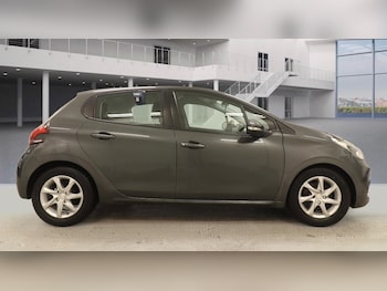 Used Peugeot 208 2017 for sale - 77595055: Photo