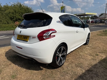 Used Peugeot 208 2015 for sale - 79168292: Photo