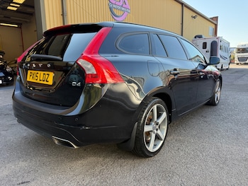 Used Volvo V60 2015 for sale - 79475104: Photo