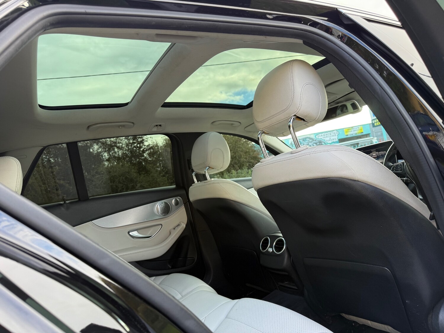 Used Mercedes-Benz C Class 2015 for sale - 76369461: Photo 14