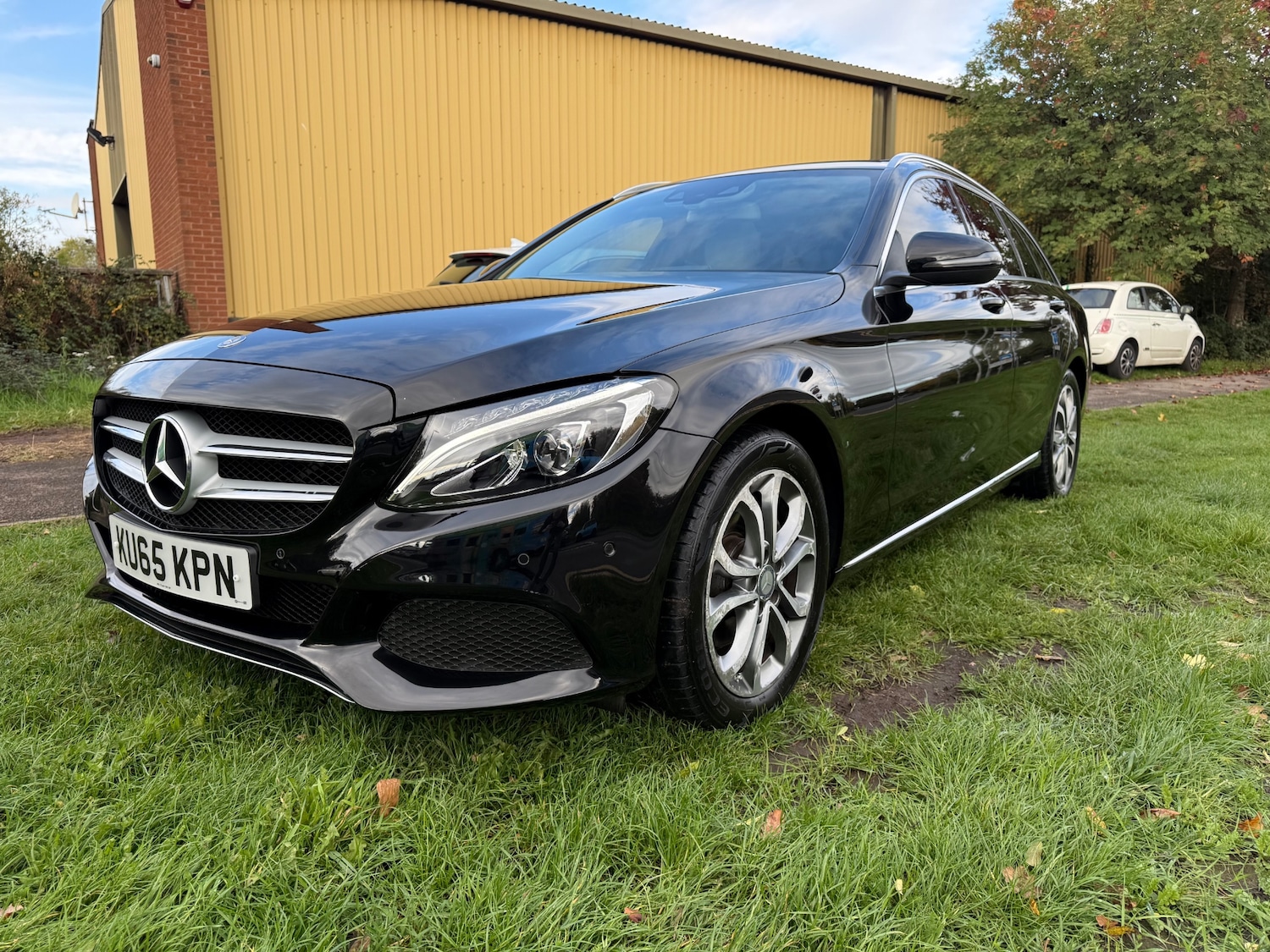 Used Mercedes-Benz C Class 2015 for sale - 76369461: Photo 2