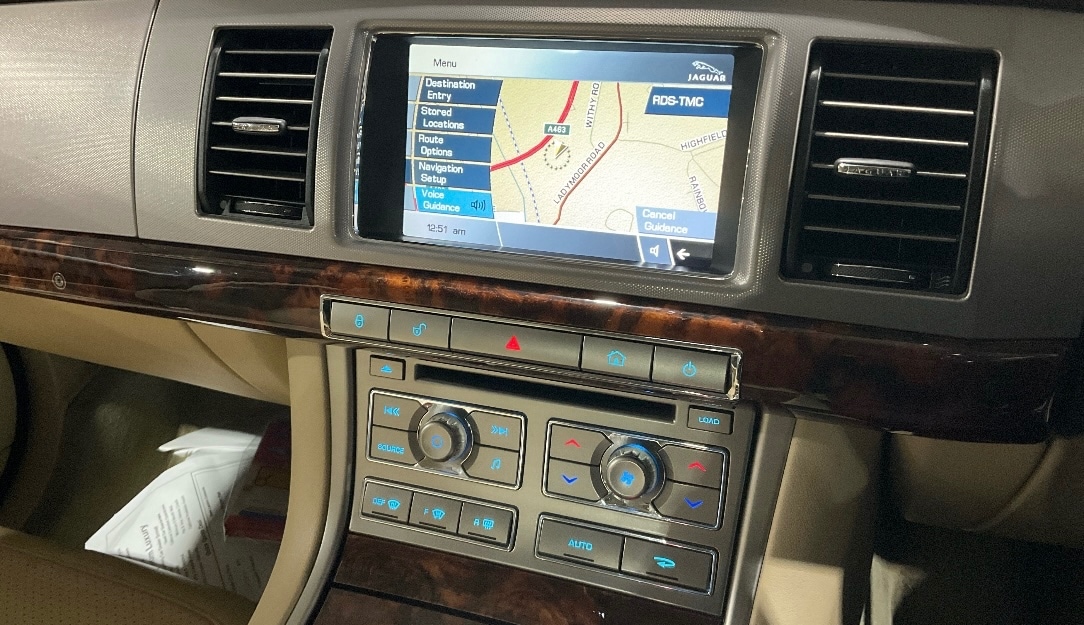 Used Jaguar XF 2010 for sale - 76670170: Photo 9