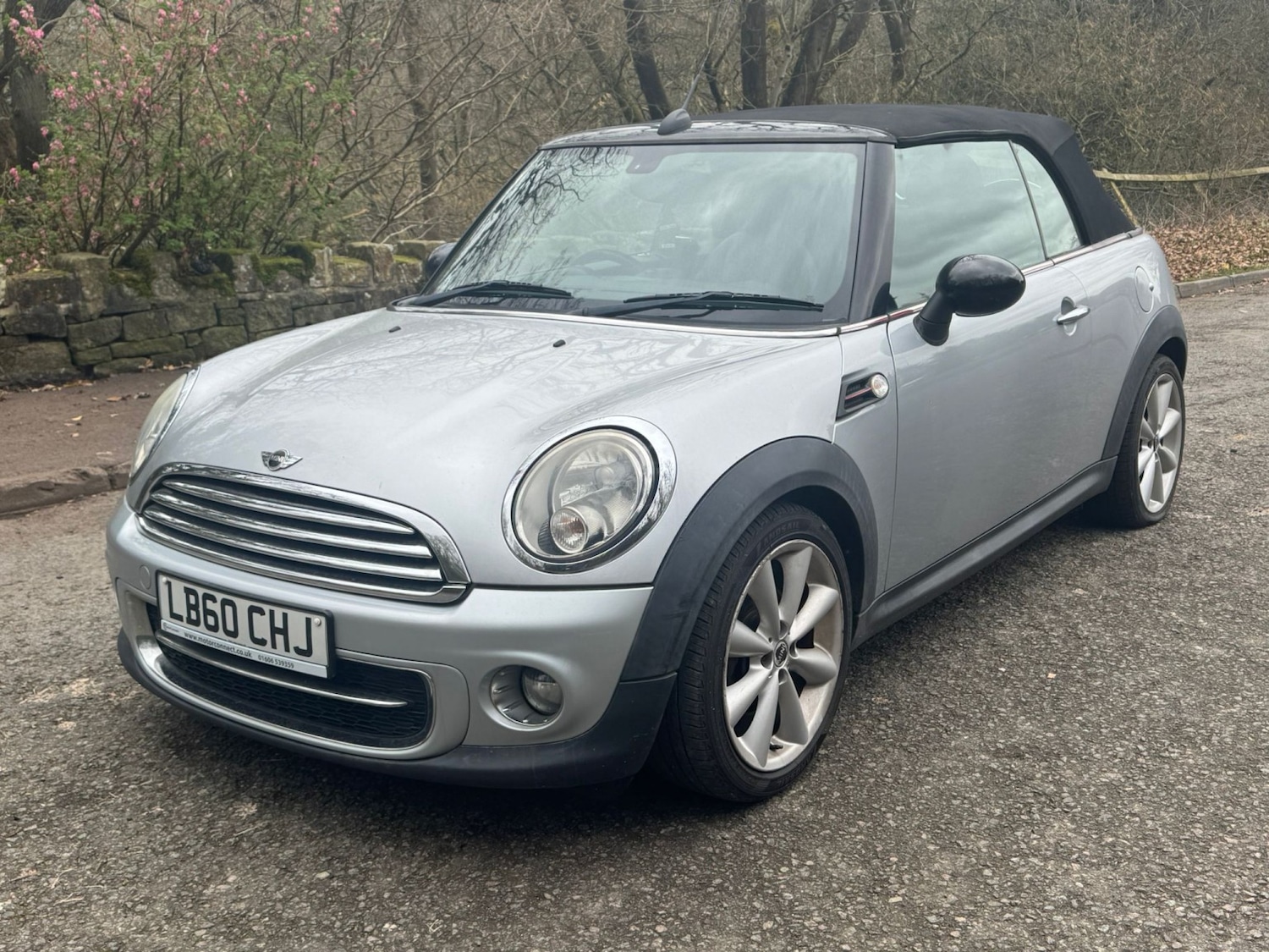 Used MINI Convertible 2010 for sale - 77851382: Photo 2