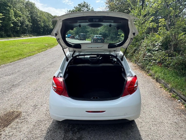Used Peugeot 208 2014 for sale - 75575392: Photo 10
