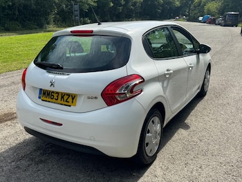Used Peugeot 208 2014 for sale - 75575392: Photo