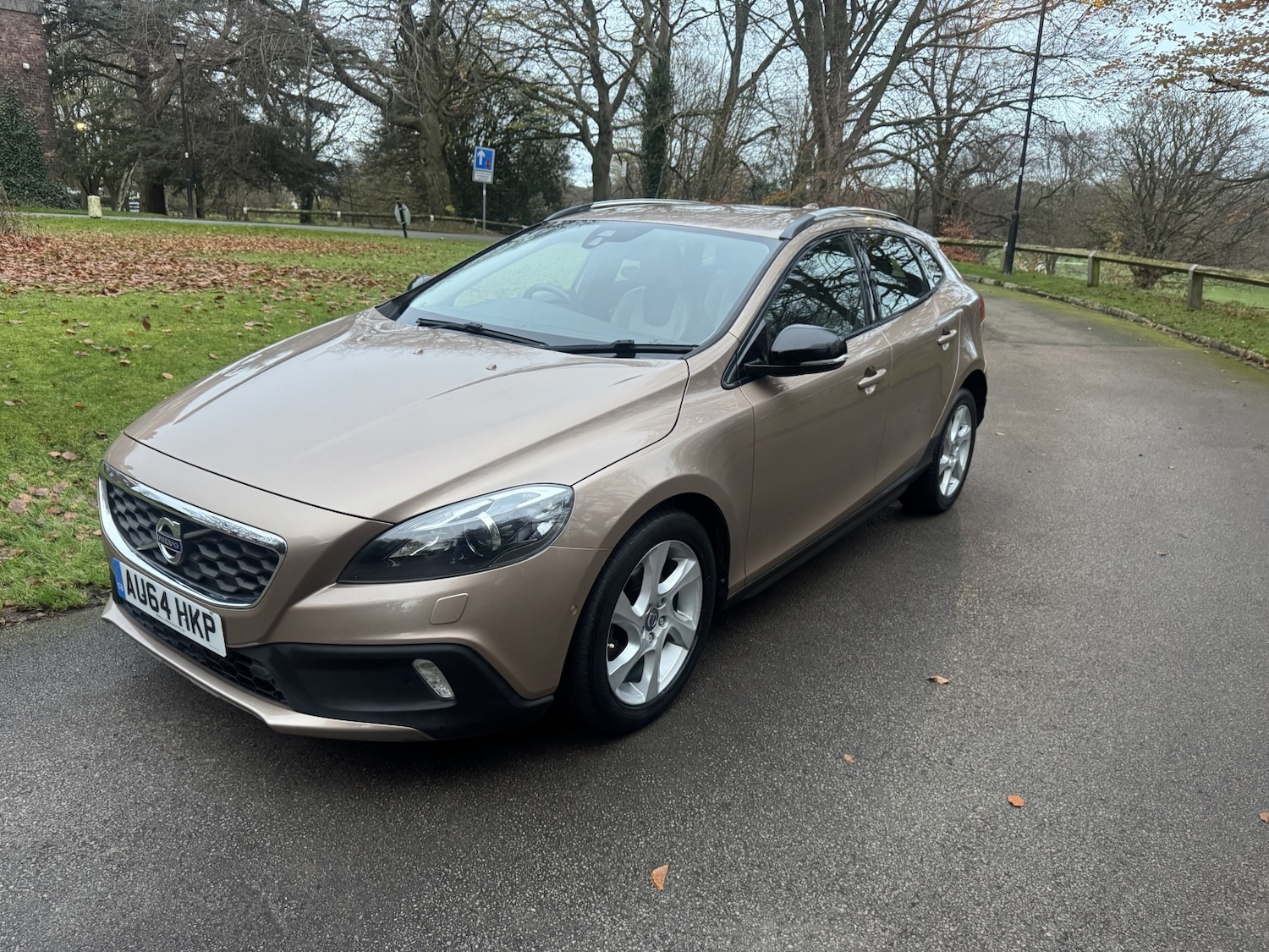 Used Volvo V40 2014 for sale - 76713037: Photo 1