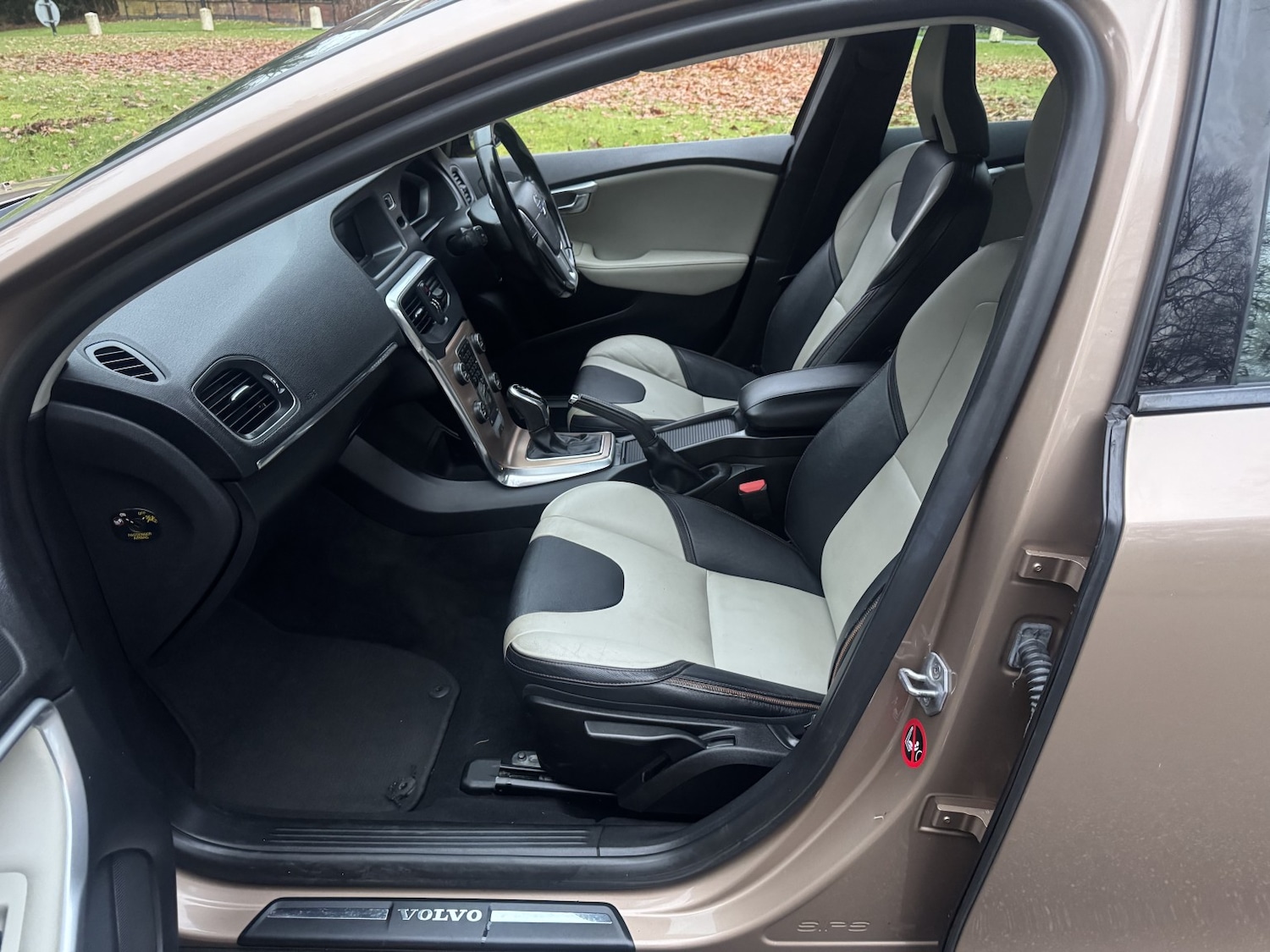 Used Volvo V40 2014 for sale - 76713037: Photo 10