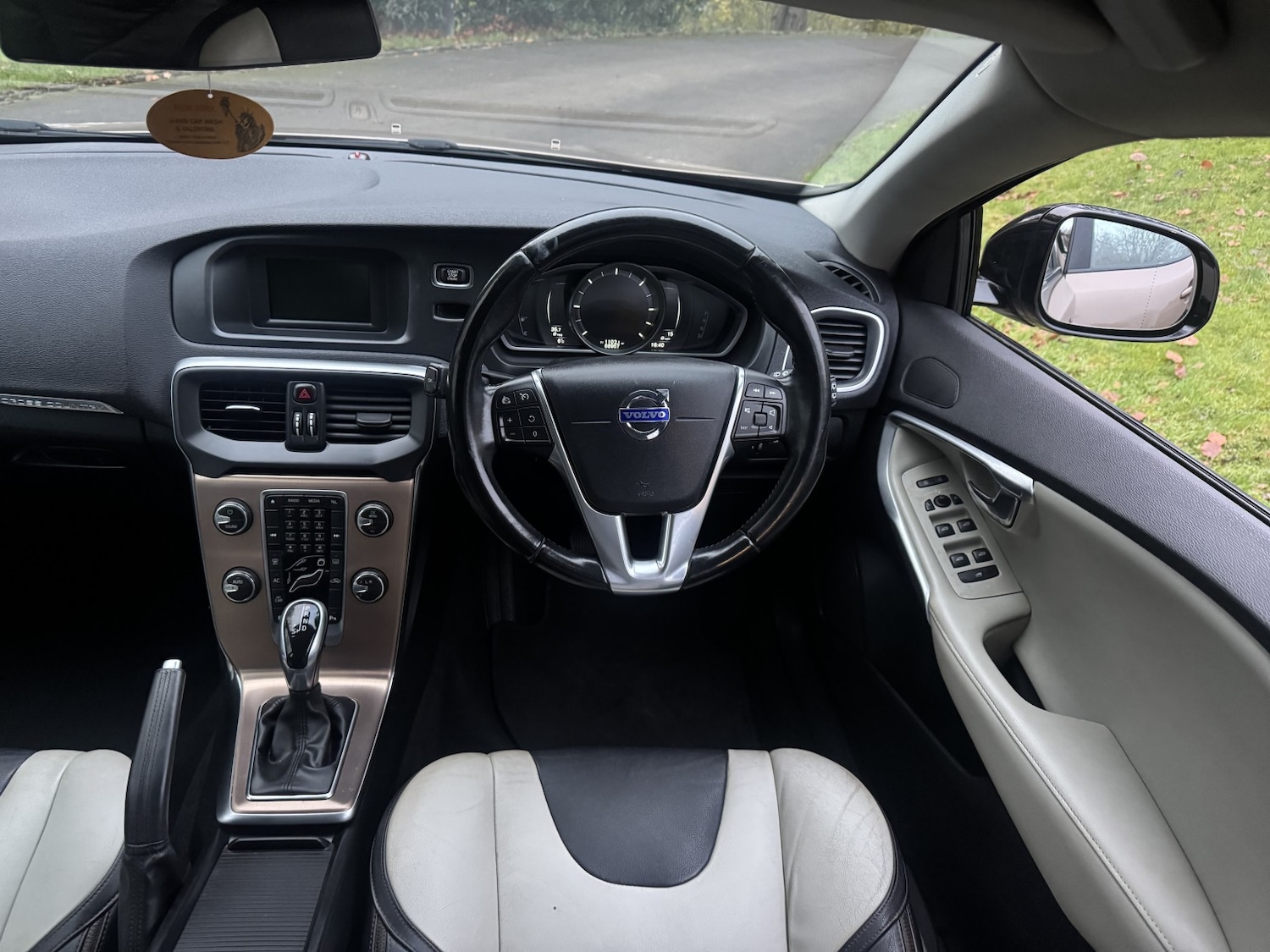 Used Volvo V40 2014 for sale - 76713037: Photo 11