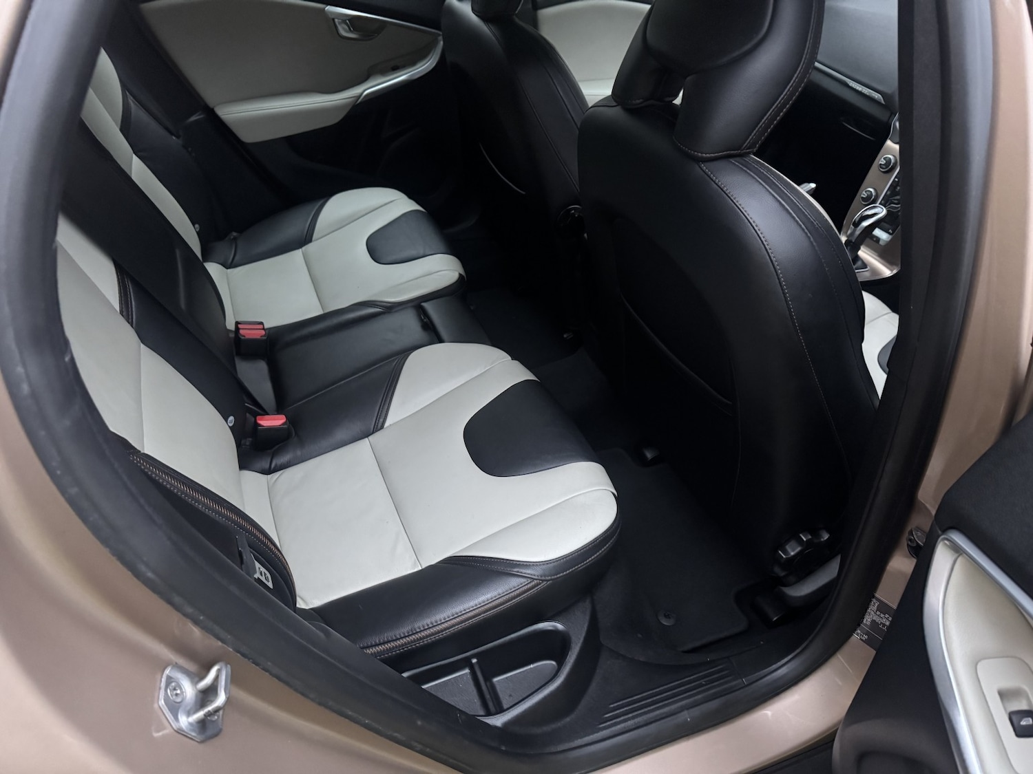 Used Volvo V40 2014 for sale - 76713037: Photo 13