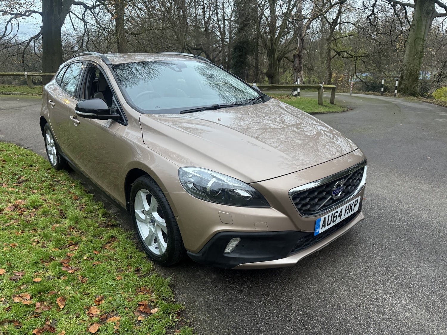 Used Volvo V40 2014 for sale - 76713037: Photo 2