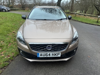 Used Volvo V40 2014 for sale - 76713037: Photo