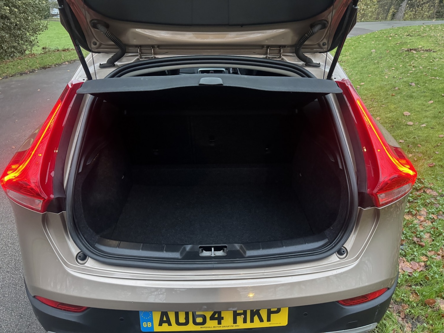 Used Volvo V40 2014 for sale - 76713037: Photo 8