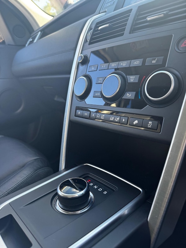 Used Land Rover Discovery Sport 2017 for sale - 76186716: Photo 17