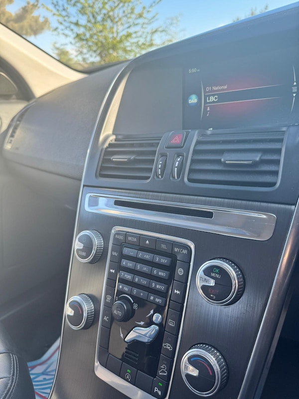 Used Volvo XC60 2015 for sale - 74608410: Photo 16