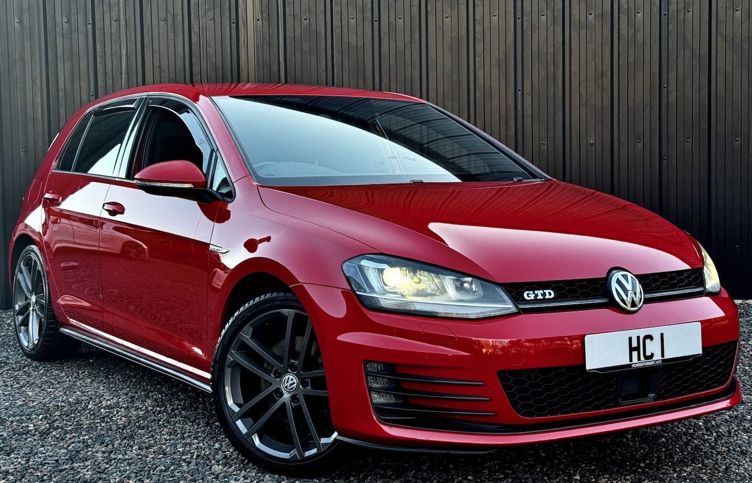 Used Volkswagen Golf 2017 for sale - 76713176: Photo 1