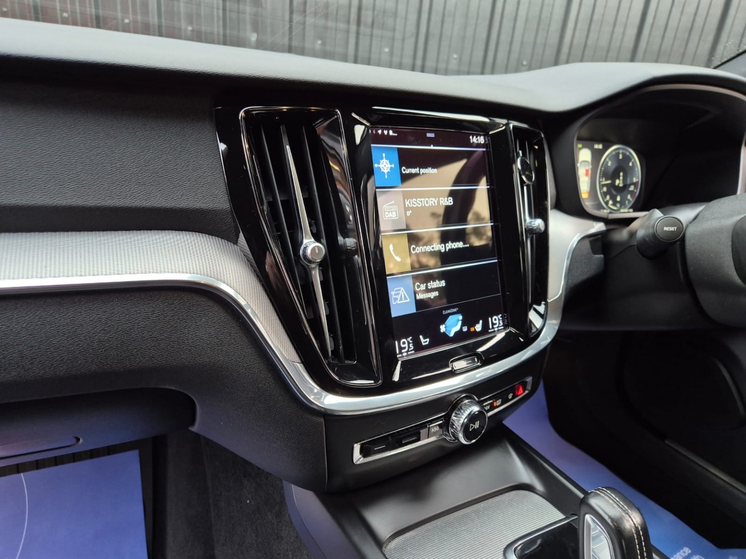 Used Volvo V60 2021 for sale - 76758861: Photo 9