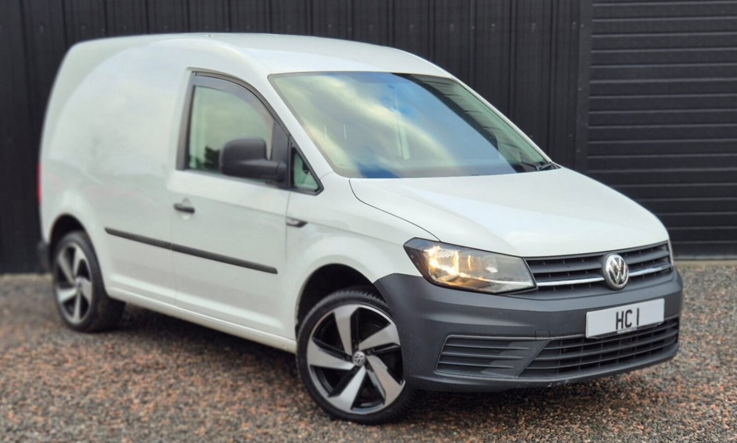 Used Volkswagen Caddy 2018 for sale - 76758867: Photo 1