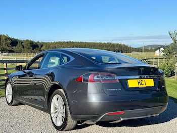 Used Tesla Model S 2015 for sale - 75706056: Photo 2