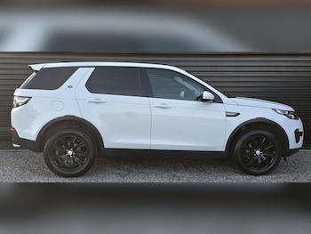 Used Land Rover Discovery Sport 2016 for sale - 76631532: Photo