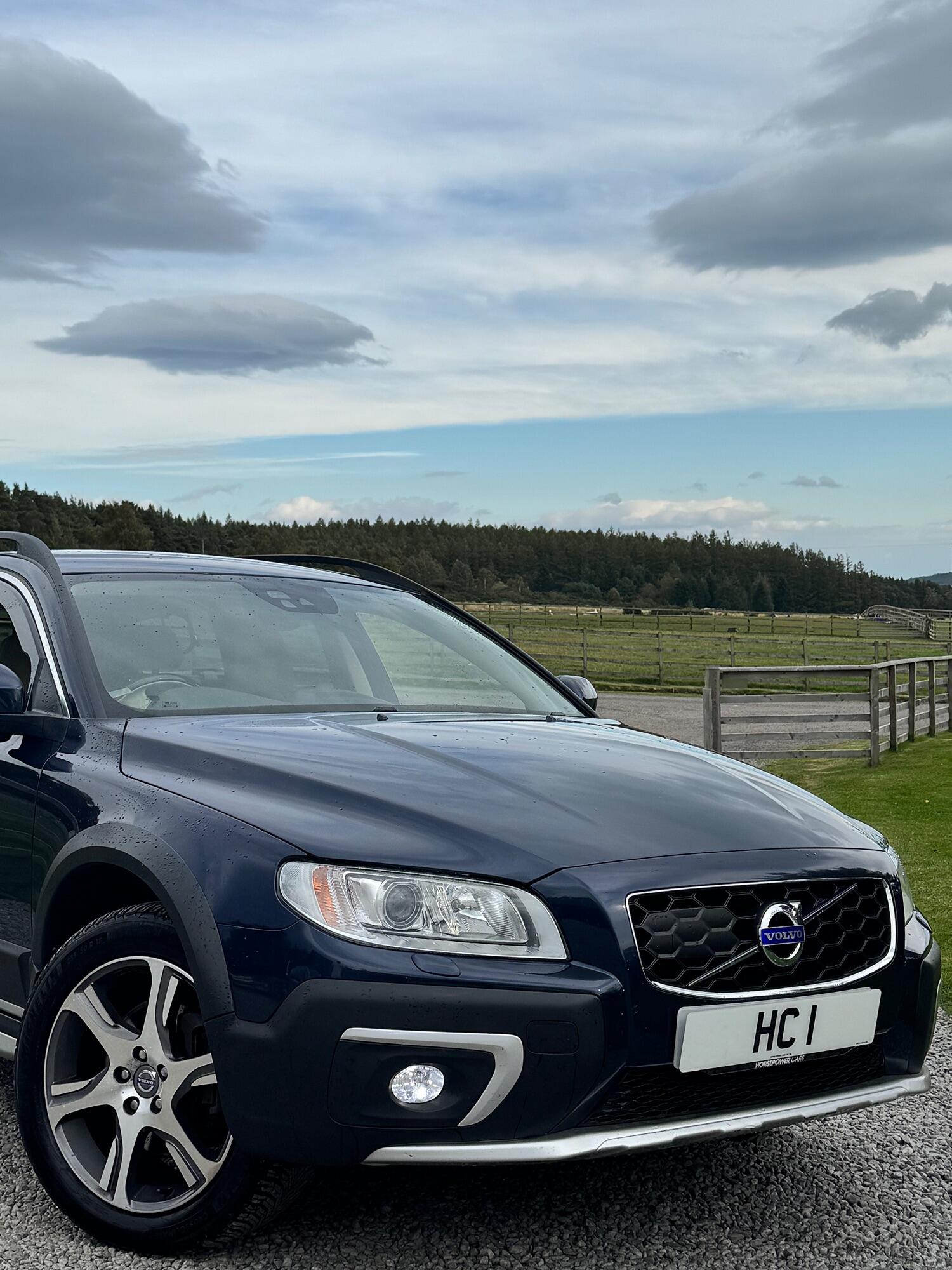 Used Volvo XC70 2014 for sale - 76098766: Photo 2