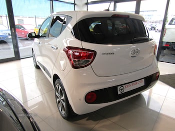 Used Hyundai i10 2018 for sale - 79085840: Photo